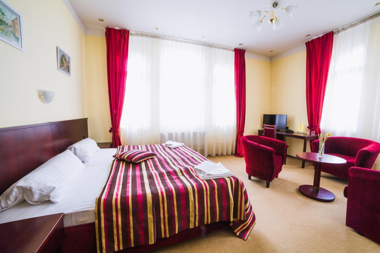 קרלובי וארי Hotel Adria מראה חיצוני תמונה