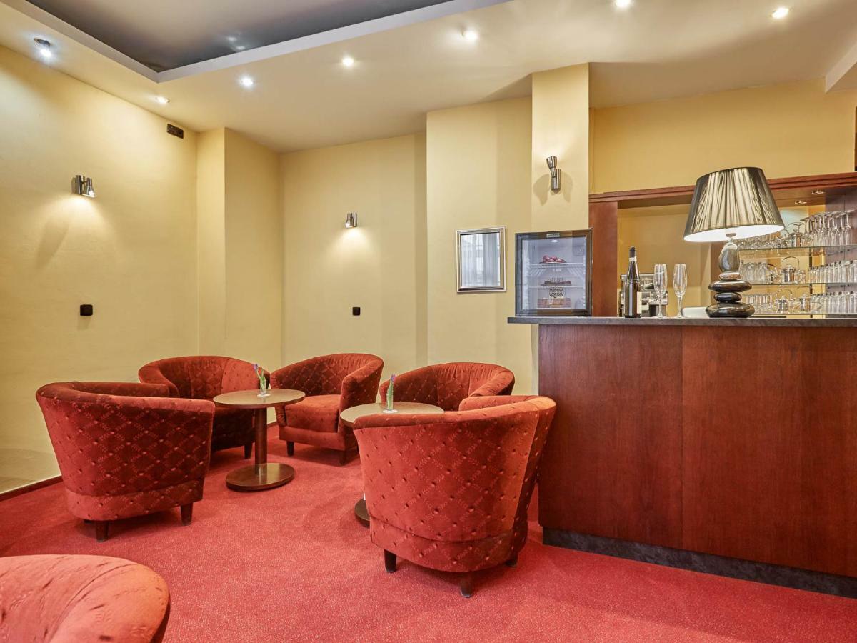 קרלובי וארי Hotel Adria מראה חיצוני תמונה